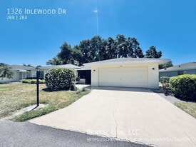 1326 Idlewood Dr in Sun City Center, FL - Building Photo