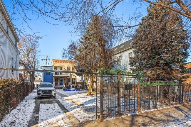 property at 3144 N Spaulding Ave