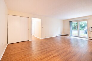 Stoney Brook Village in Millis-Clicquot, MA - Building Photo