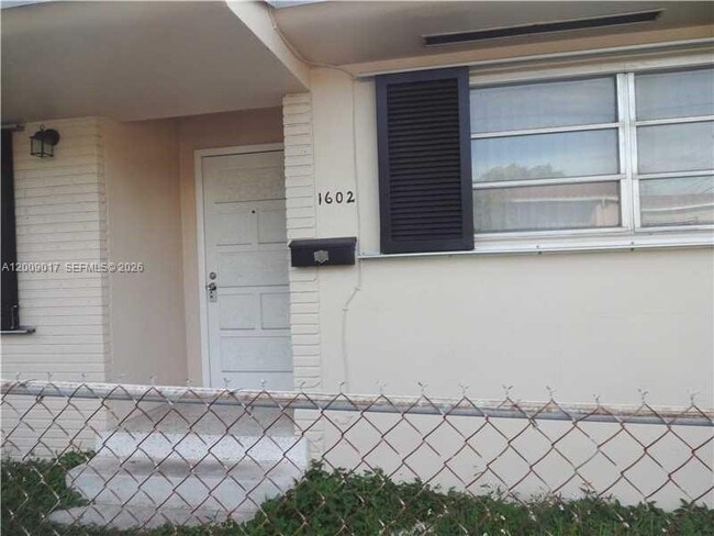 1602 SW 25th Ave in Miami, FL - Building Photo - Building Photo