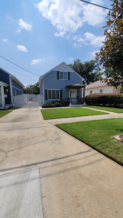 219 N A St in Pensacola, FL - Building Photo