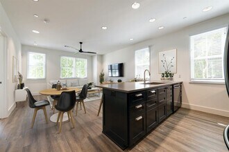 408 W 38th St-Unit -1-2 in Austin, TX - Building Photo - Building Photo