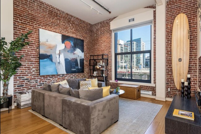 310 Townsend St in San Francisco, CA - Building Photo - Building Photo