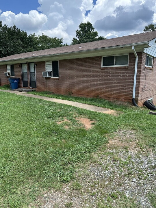 4390 Sawmills School Rd in Granite Falls, NC - Building Photo