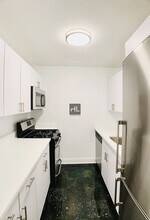 E 16 ST, Unit 8D in New York, NY - Foto de edificio - Building Photo