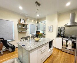 174 Bolton St in Boston, MA - Building Photo - Building Photo