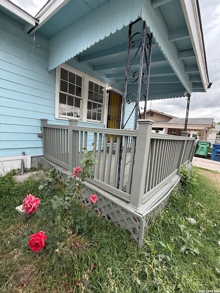 3103 Neptune St in San Antonio, TX - Foto de edificio - Building Photo