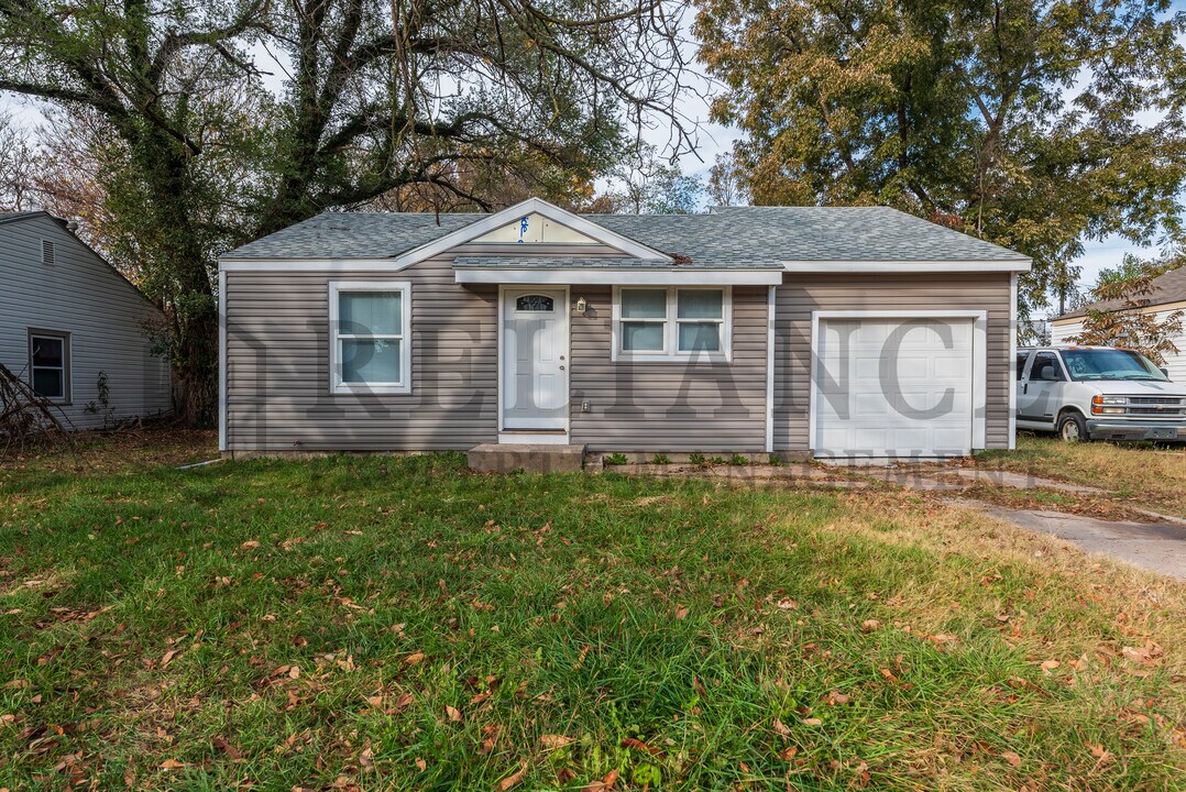 1041 S Christine Ave in Wichita, KS - Building Photo