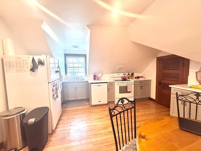 22 Greenough St, Unit 3 in Brookline, MA - Building Photo - Building Photo