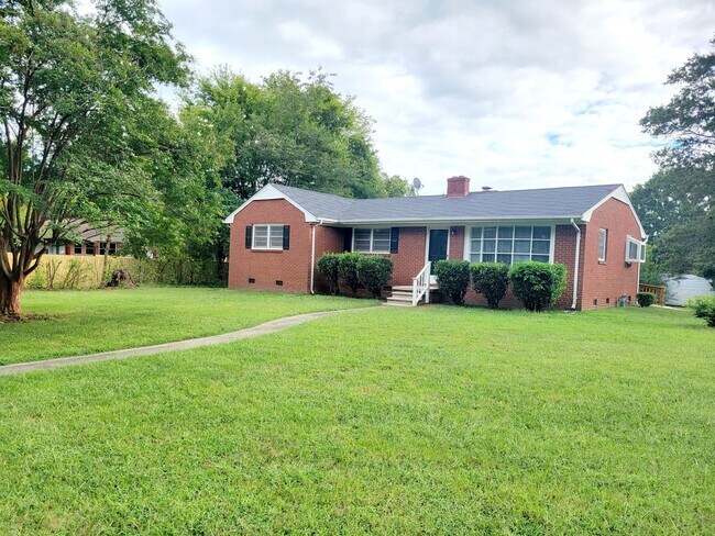 801 Sycamore Rd in Graham, NC - Building Photo - Building Photo