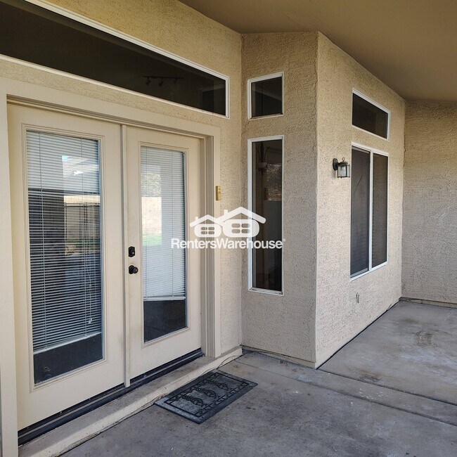 260 E Constitution Dr in Gilbert, AZ - Foto de edificio - Building Photo