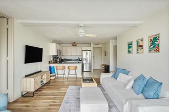 430 Kaiolu St, Unit 1001 in Honolulu, HI - Foto de edificio - Building Photo