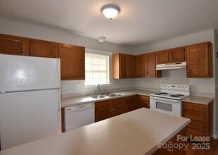 8220 Golf Ridge Dr in Charlotte, NC - Building Photo - Building Photo