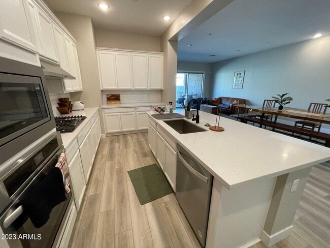 14030 W Desert Flower Dr in Goodyear, AZ - Building Photo - Building Photo