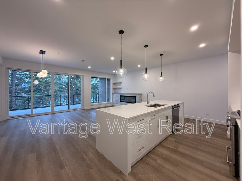 2735-2735 Shannon Lake Rd in West Kelowna, BC - Building Photo