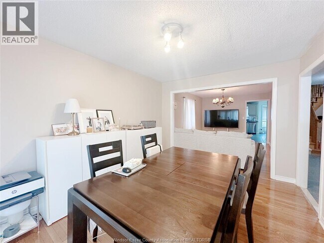 940 Greenpark Blvd in Windsor, ON - Building Photo - Building Photo