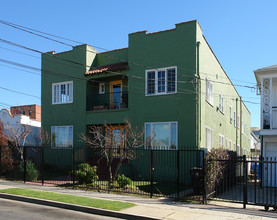 1216 N Kenmore Ave in Los Angeles, CA - Building Photo - Building Photo