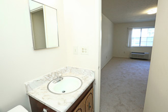 Orchards of Newburgh Apartments in Westland, MI - Building Photo - Interior Photo