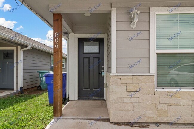 806 N Broughton St in Sherman, TX - Building Photo - Building Photo