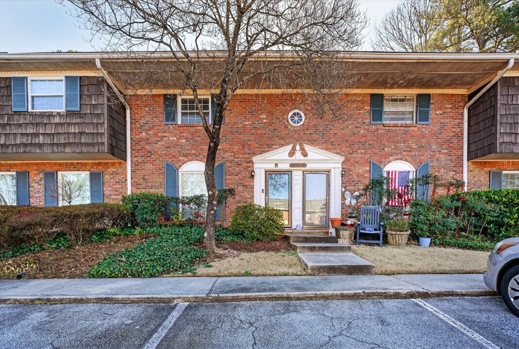 3555 Old Chamblee Tucker Rd in Atlanta, GA - Building Photo