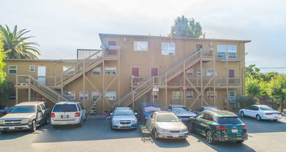 Casablanca Apartments in Sonoma, CA - Foto de edificio - Building Photo