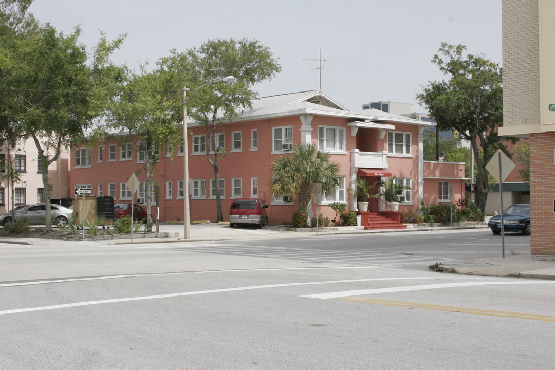 Gateway in St. Petersburg, FL - Building Photo