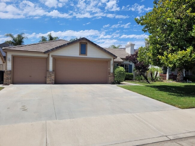18935 Applewood Way in Lake Elsinore, CA - Building Photo - Building Photo