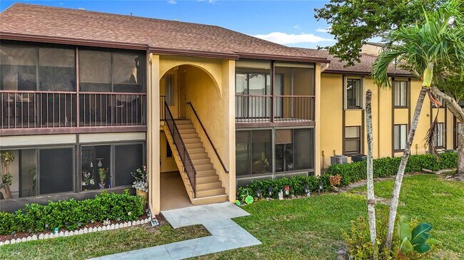 826 Sky Pine Way in Greenacres, FL - Building Photo - Building Photo