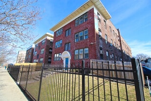 z-123124-Studios on Broadway in Kansas City, MO - Building Photo