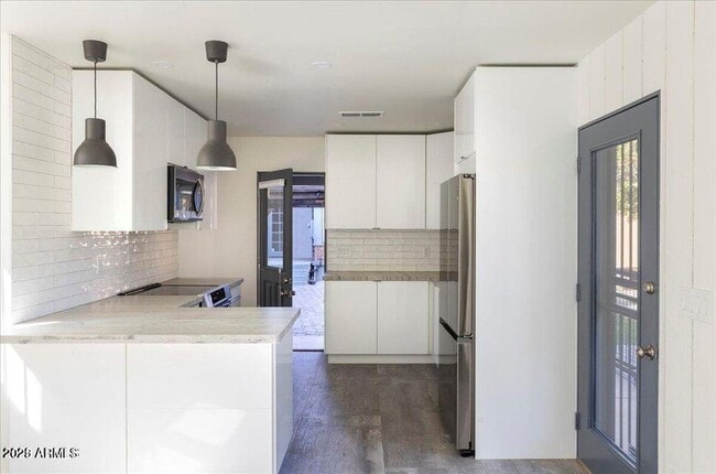 property at 821 N 3rd Ave