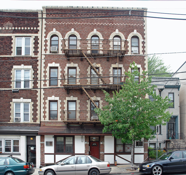 1093 Summit Ave in Jersey City, NJ - Building Photo - Building Photo