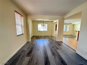 8374 S Pioneer Way in Las Vegas, NV - Building Photo - Building Photo