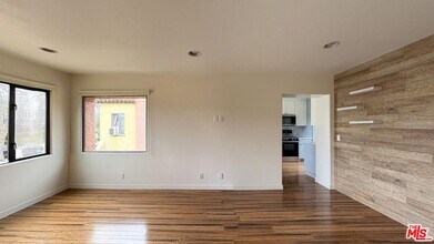 122 N Harper Ave in Los Angeles, CA - Building Photo - Building Photo