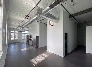 102 E 2nd St in Taylor, TX - Building Photo - Building Photo