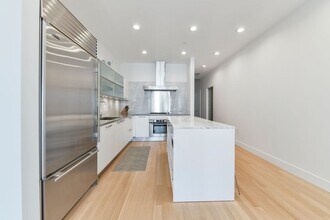 360 Newbury St in Boston, MA - Building Photo - Building Photo