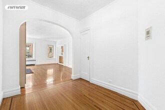 22 Grove St in New York, NY - Building Photo - Building Photo
