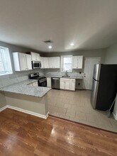 1311 S 52nd St, Unit 4 in Philadelphia, PA - Building Photo - Building Photo