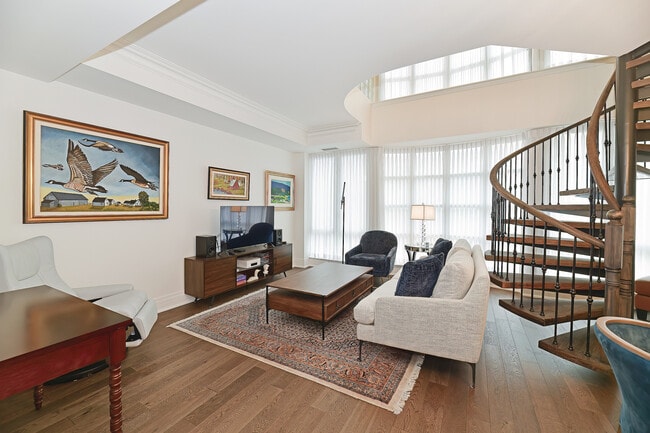 33 Delisle Ave in Toronto, ON - Building Photo - Building Photo