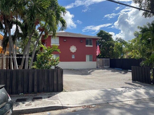 63 NW 17th Pl in Miami, FL - Building Photo - Building Photo