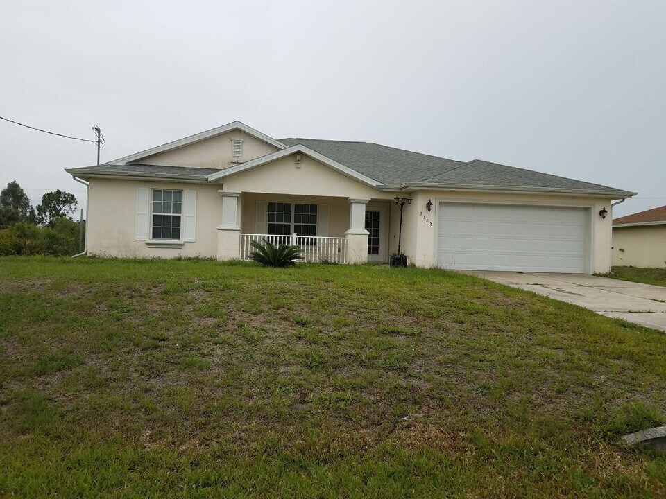 3108 58th St W in Lehigh Acres, FL - Building Photo