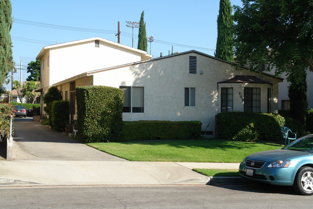 322 Cornell Dr in Burbank, CA - Building Photo