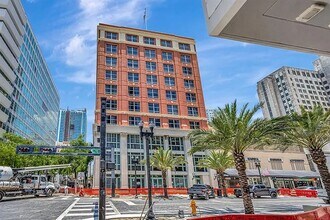 111 E Flagler St, Unit 1002 in Miami, FL - Building Photo - Building Photo