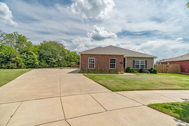 1228 S Gentle Valley Dr in Fayetteville, AR - Building Photo - Building Photo