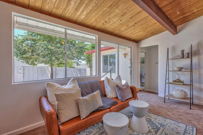 1165 Bella Vista Ct in Seaside, CA - Building Photo - Building Photo