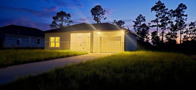 1014 Garnet Ave in Lehigh Acres, FL - Building Photo - Building Photo
