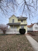 901 NE Glen Oak Ave in Peoria, IL - Building Photo