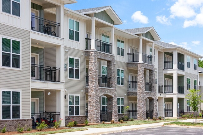 Laurel at the Woodlands in Louisville, KY - Building Photo - Building Photo