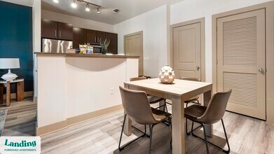 2056 Sundance Parkway, Unit 4301 in New Braunfels, TX - Foto de edificio - Building Photo