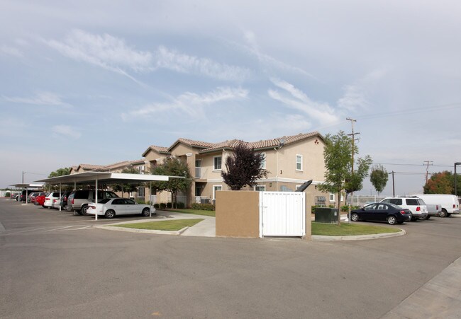 Los Arboles Apartments in Orange Cove, CA - Building Photo - Building Photo