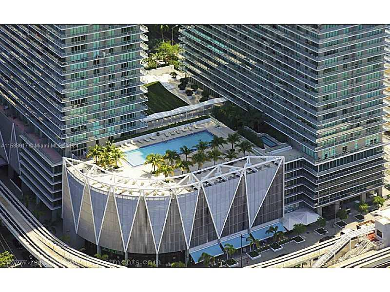 79 SW 12th St, Unit 2404 S in Miami, FL - Building Photo